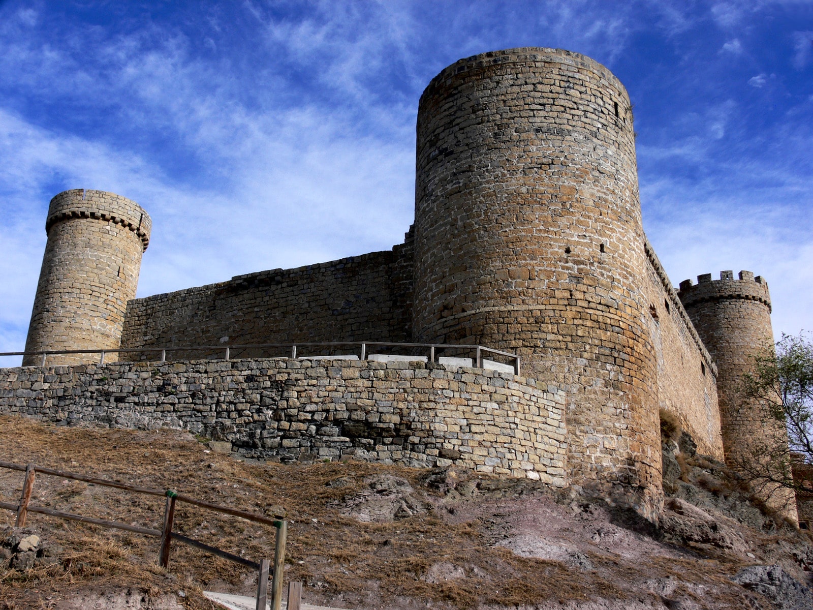 Descubriendo la Joya Escondida de España: El Castillo de D. Álvaro de Luna